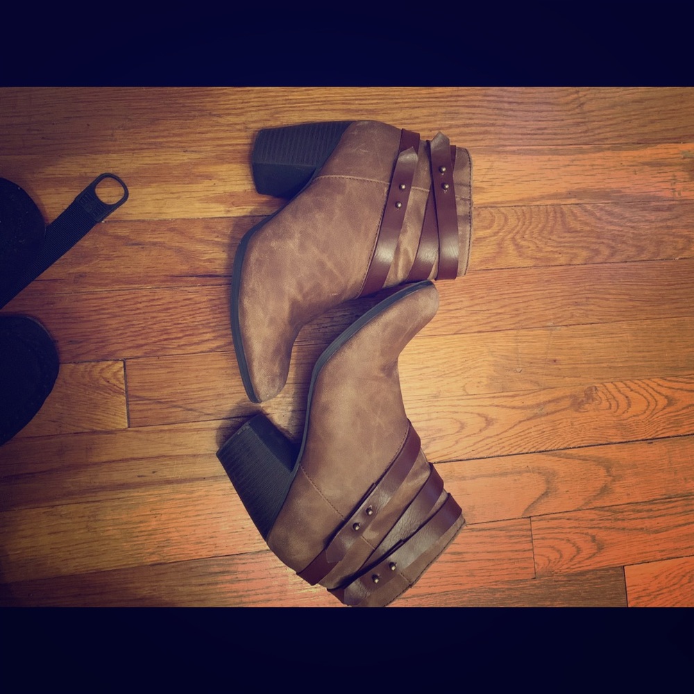 Faded Glory high heel faded style ankle boots